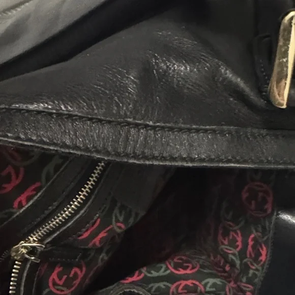 Gucci Black Leather Shoulder Bag with Gold GG Logo - Picture 8 of 8